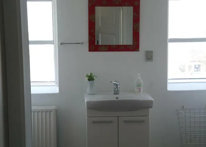 Emmaus Хостел *